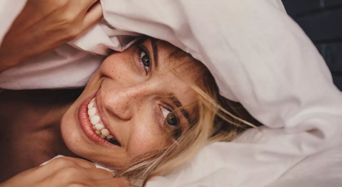 Eksperti i gjumit tregon datën e saktë kur duhet të ndryshoni jorganin tuaj për pranverë