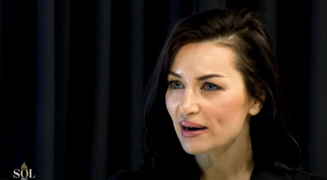 Vështirësitë për t'u bërë nënë, sëmundja e rëndë dhe sfidat e divorcit, rrëfmi emocionues i juristes (VIDEO)