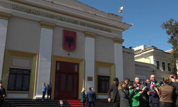 Partia Socialiste tërheq amnistinë nga votimi - Opozita: U dështoi pazari