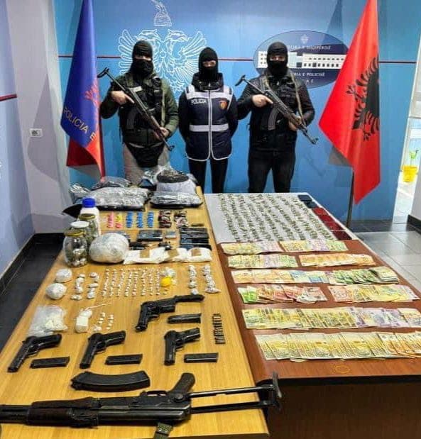 Vazhdon megaoperacioni "Tempulli 2" në Tiranë, 75 të ndaluar