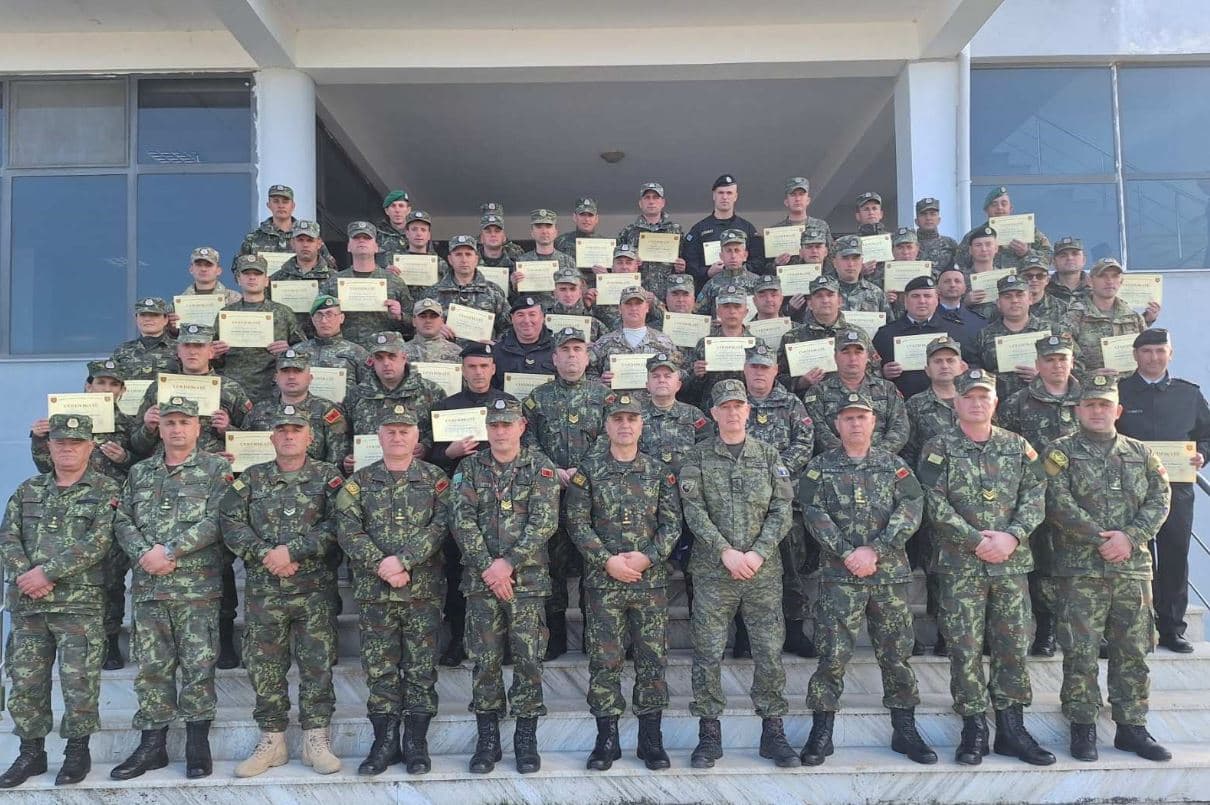 Nënoficerët e FSK-së diplomojnë në Shqipëri