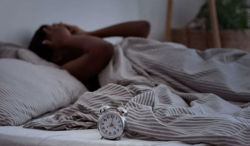 Studim: Infeksionet e lehta COVID-i mund ta bëjnë pagjumësinë ‘më të mundshme’