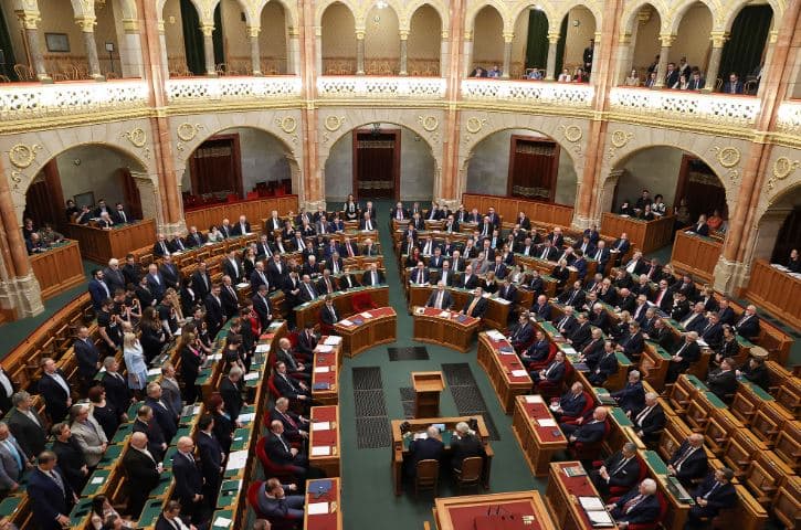 Parlamenti i Hungarisë miraton ofertën e Suedisë për t'u anëtarësuar në NATO