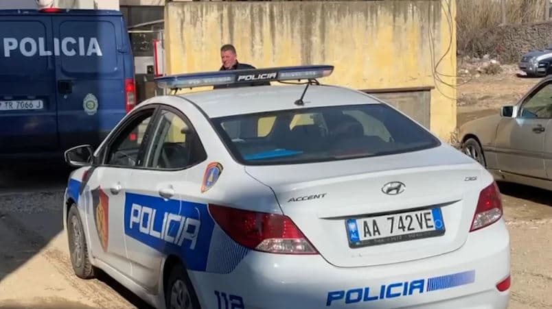 Gardhi mes banesave, sebep i rrahjes mes dy vëllezërve në Tiranë