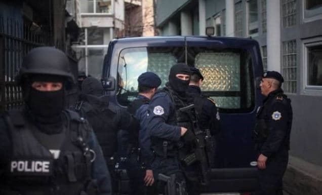Policia kryen bastisje në Suharekë, Malishevë dhe Vushtrri, sekuestron armë zjarri