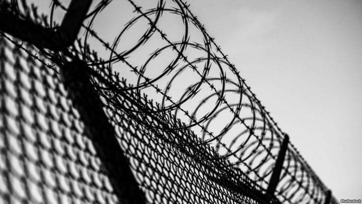 Tre të arrestuar për krime të luftës në Kosovë, torturuan shqiptarët në Burgun e Prishtinës e Lipjanit