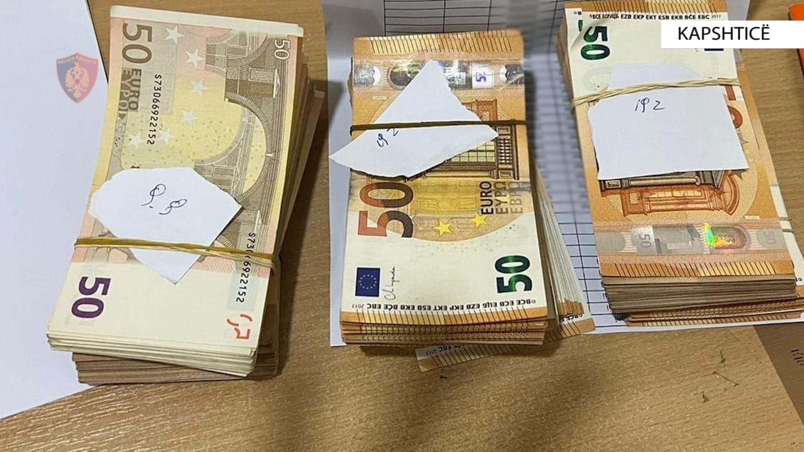 Shqipëri: Tentuan ta kalonin kufirin me 29 mijë euro të padeklaruara, procedohen penalisht tre të dyshuar
