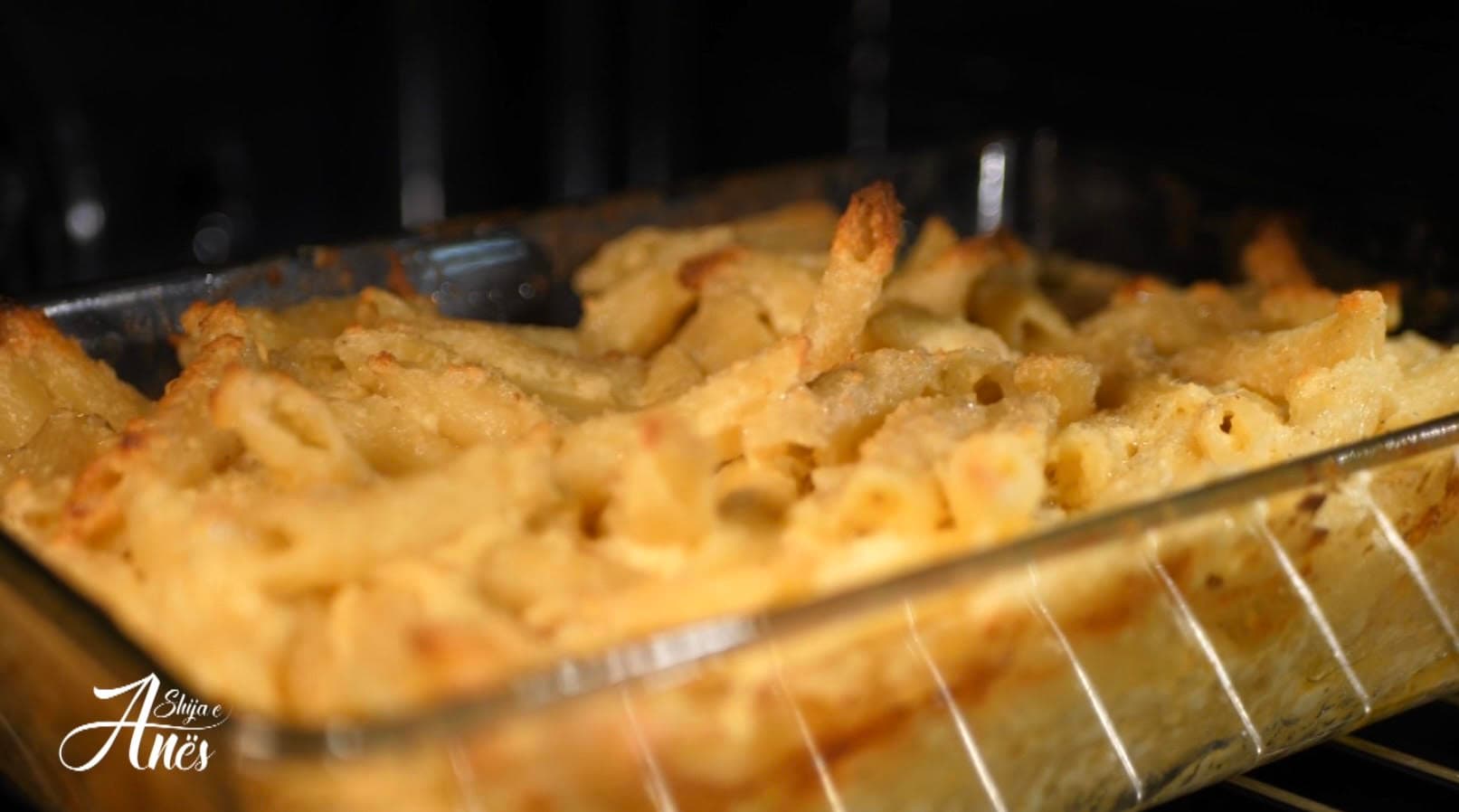 Receta te “Shija e Anës”: Makarona krokante me djathë në furrë (VIDEO)
