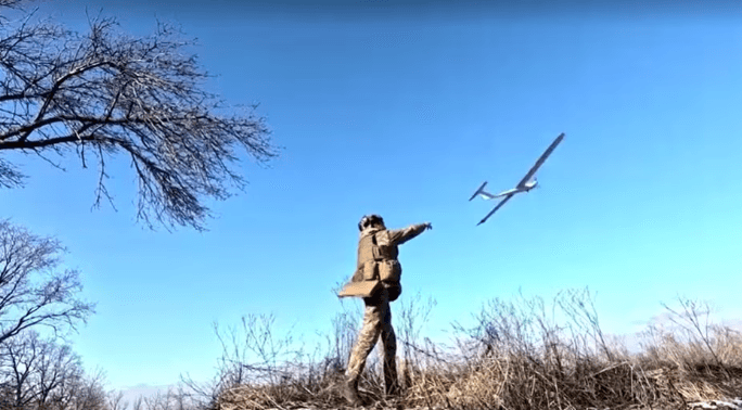 Holanda i bashkohet koalicionit për të furnizuar Ukrainën me dronë të avancuar