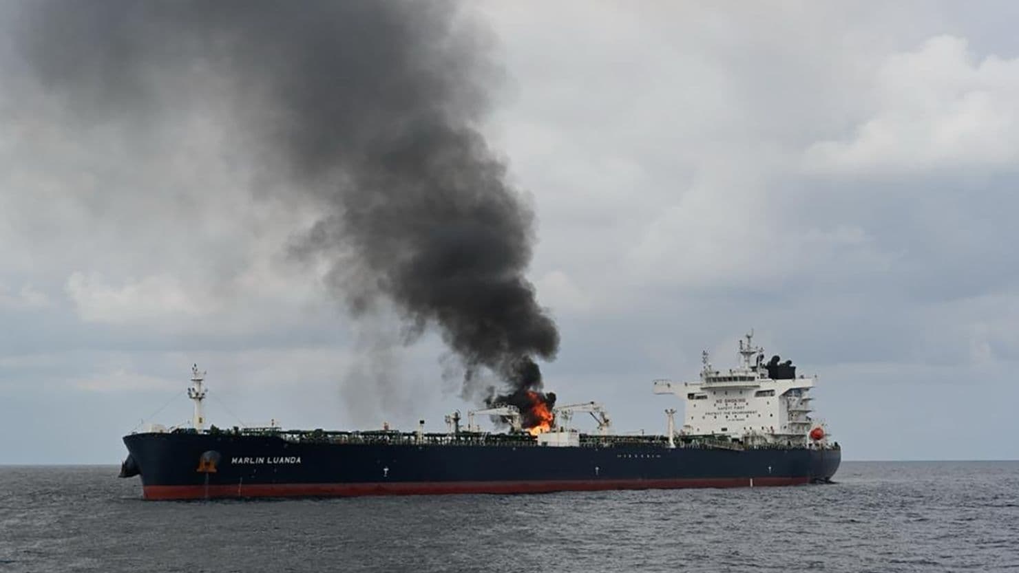 Houthi sulmojnë anijen komerciale që bartte misër drejt Iranit