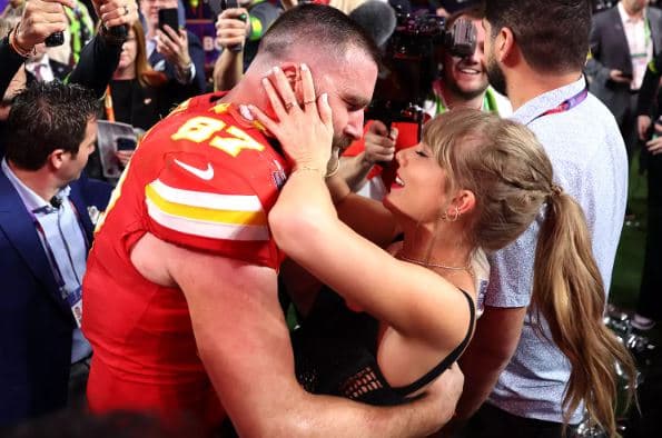 Travis Kelce mbështet Taylor Swift në shfaqjen e saj të parë të Eras Tour në Sidnei