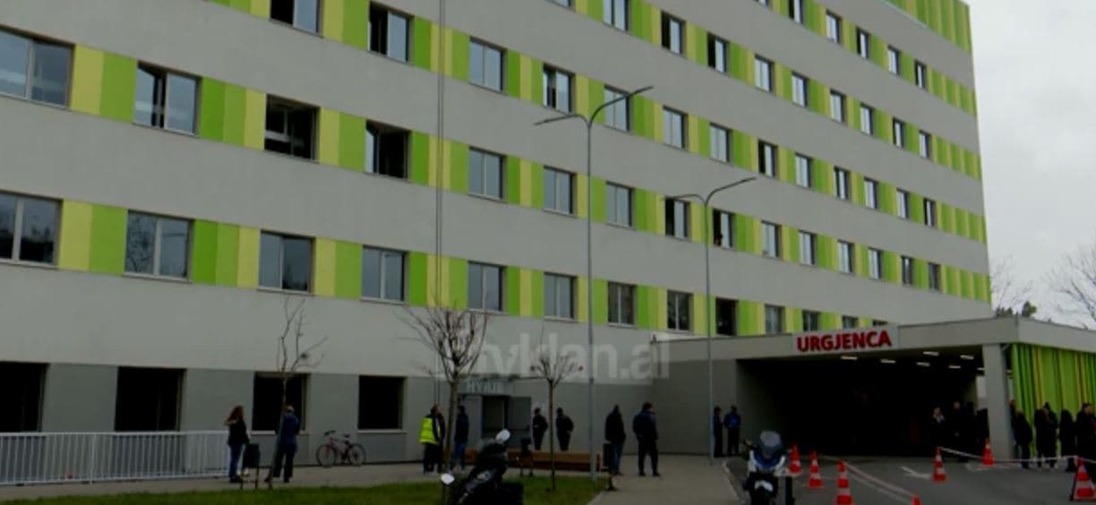 Zjarr gjatë natës në spitalin "Nënë Tereza" në Tiranë, drejtoresha: Nuk pati asnjë problem për pacientët