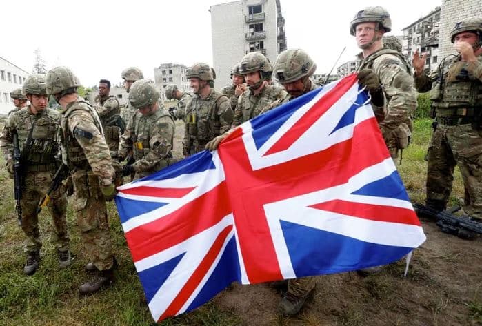 Britania thotë se nuk do ta bëjë të detyrueshëm shërbimin ushtarak, pasi Letonia bëri thirrje për këtë