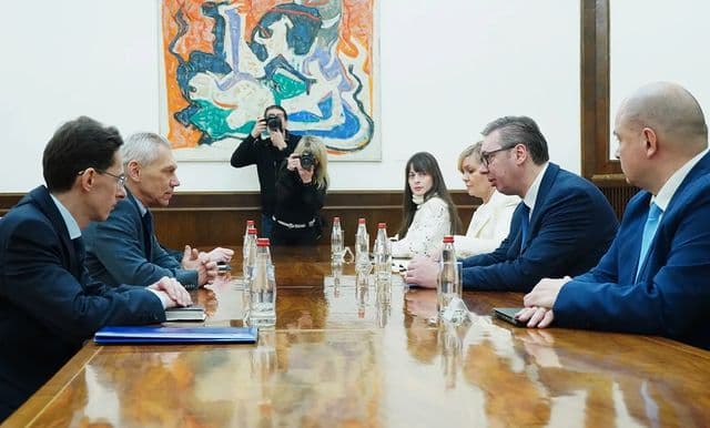 Heqja e dinarit, Vuçiq takohet me ambasadorin rus