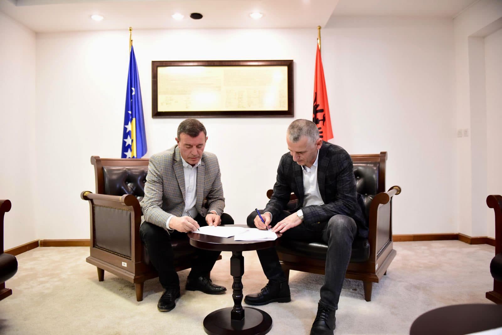 Ministria e Infrastrukturës dhe Komuna e Obiliqit me memorandum bashkëpunimi për dy projekte