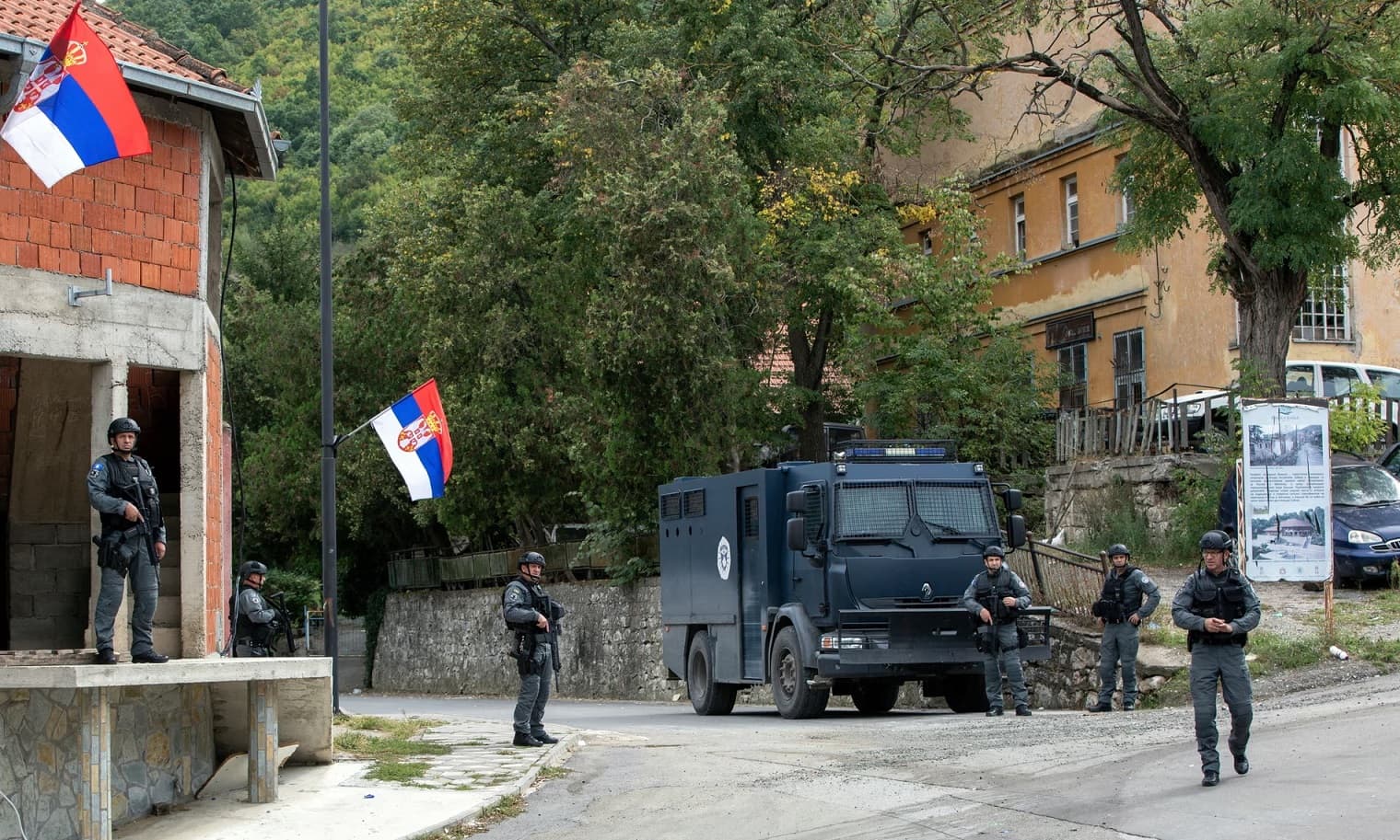 Stabiliteti mes Kosovës dhe Serbisë është i brishtë, thotë Lajçaku