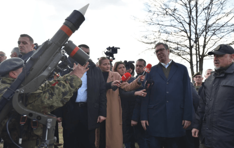 Serbia furnizohet me sistemin anti-dronë rus, Vuçiq mburret