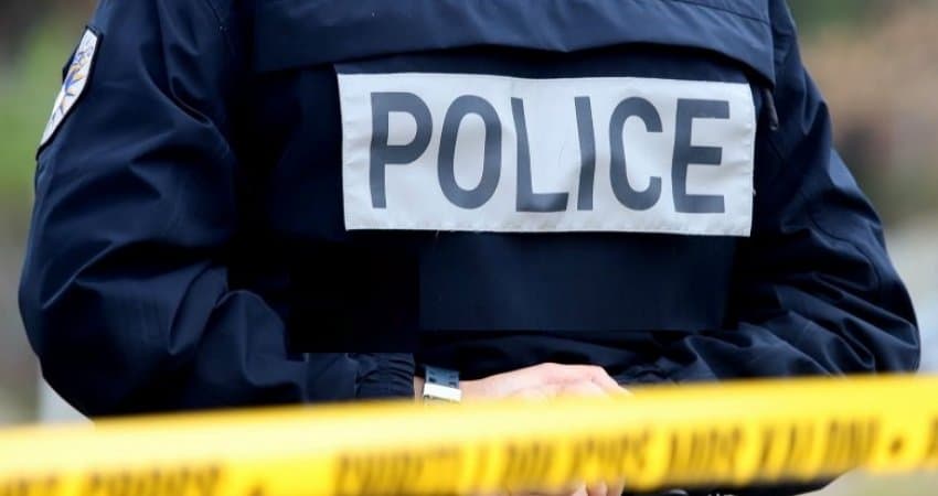 Prokuroria e Gjilanit jep detaje për burrin që u gjet i vdekur nën ashensor: Iu gjetën mbi 86 mijë franga e tre telefona