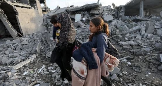 Bideni i kërkon Izraelit të mbrojë civilët e Rafahut