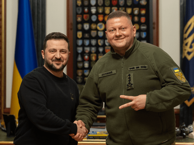 Zelensky shkarkon shefin ushtarak të Ukrainës