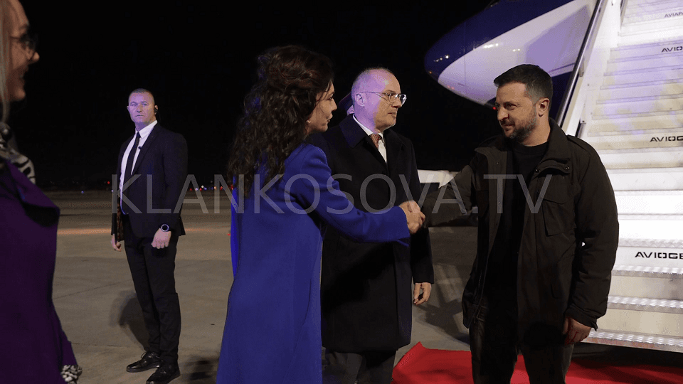 LAJMI I FUNDIT: Zelensky mbërrin në Tiranë (VIDEO)