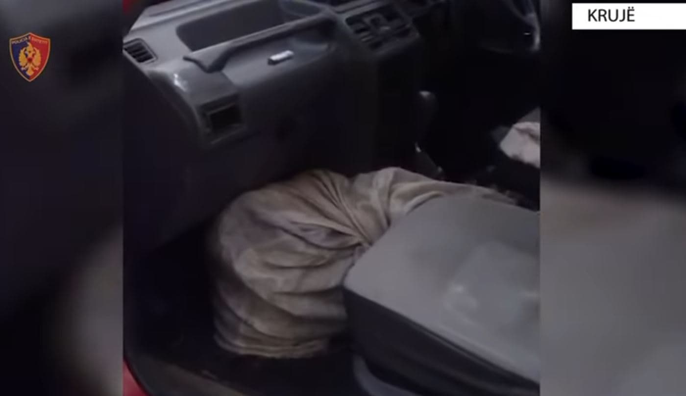 'Ndërmjetësi', u shkatërron planin dy të dyshuarve, u sekuestron 3 kg drogë, dhe ua lidh duart