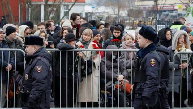 Njerëzit mblidhen për funeralin e Alexei Navalny
