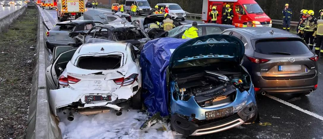 Aksidenti zinxhir në Bavari të Gjermanisë lë të vdekur 2 persona dhe 31 të tjerë të lënduar