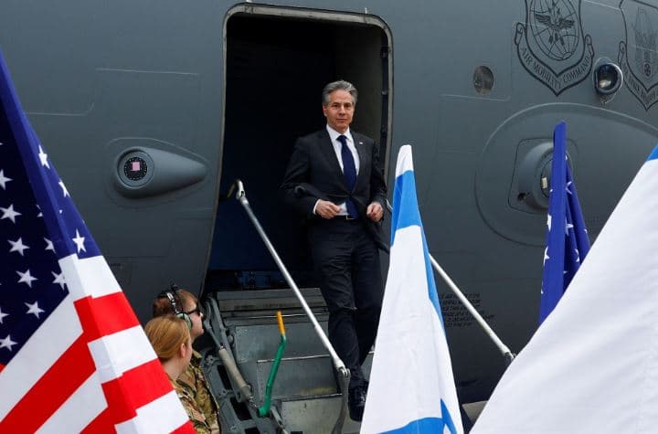 Blinken mbërrin në Tel Aviv, për t'u takuar me Netanyahun dhe kabinetin izraelit të luftës