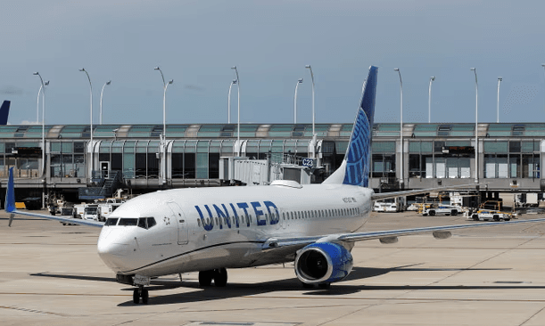 Boeingu i “United Airlines” humb një panel të jashtëm gjatë fluturimit (FOTO)