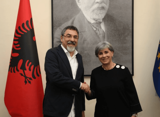 Edhe Çuçi takon reporteren për Shqipërinë në PE