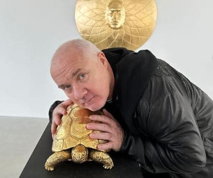 Ekspozita e Damien Hirst përfshin një kështjellë të tërë në Provence