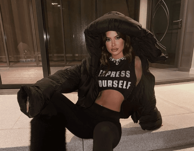 Dhurata Dora lajmërohet nga palestra