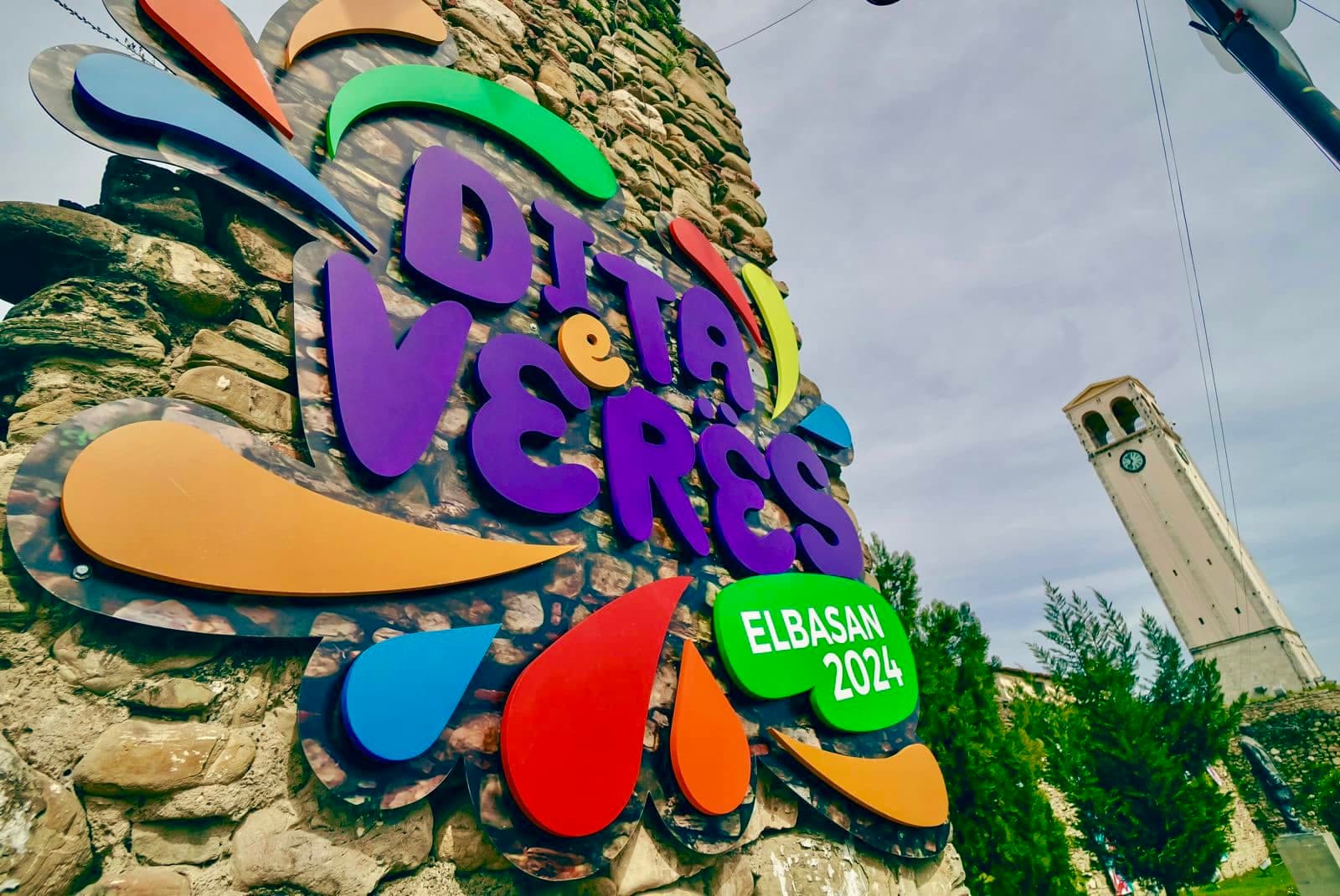 Rama uron ndjekësit për "Ditën e Verës"