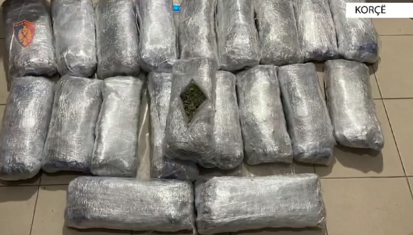 Banesa në Korçë strehë e drogës - arrestohet pronari, sekuestrohen 22 kg kanabis, një celular dhe një automjet