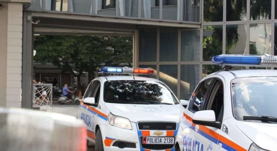 Arrestohet një burrë në Tiranë, ndoqi një grua – sulmoi edhe shefin e saj