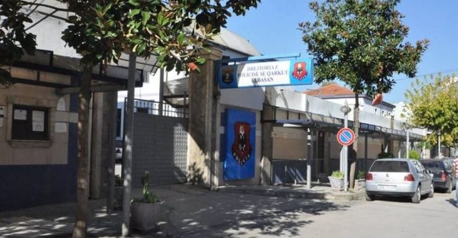 Goditi me veturë dy të rinj nga Fieri, arrestohet 21-vjeçari në Elbasan