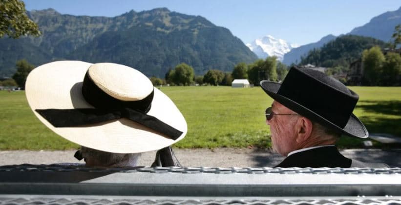 Zvicra voton për rritjen e pensioneve dhe moshën e daljes në pension