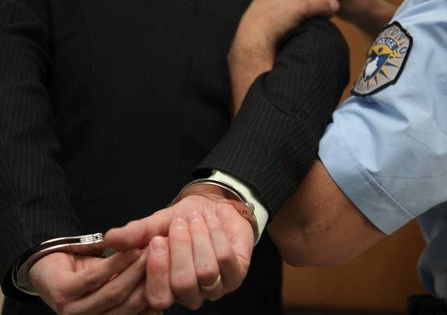 Arrestohet një person në Mitrovicë, dyshohet se gjuajti me armë në një aheng
