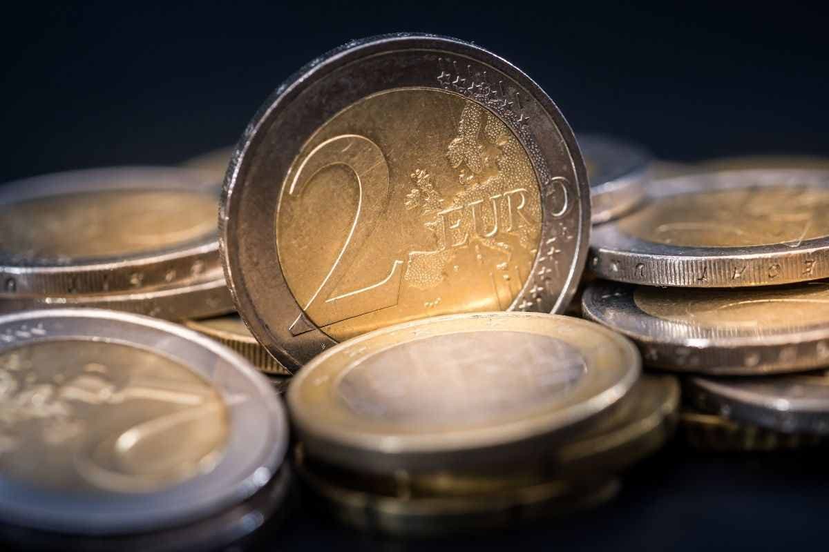 Deponohen mbi 300 euro fals në një bankë në Prishtinë