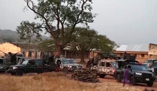Nigeria dërgon trupa për të shpëtuar më shumë se 250 nxënës të rrëmbyer