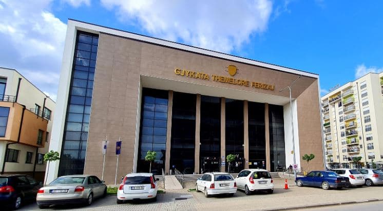 Nga një muaj paraburgim tre të miturve që i vunë flakën objektit të Gjykatës Themelore të Ferizajt në Kaçanik