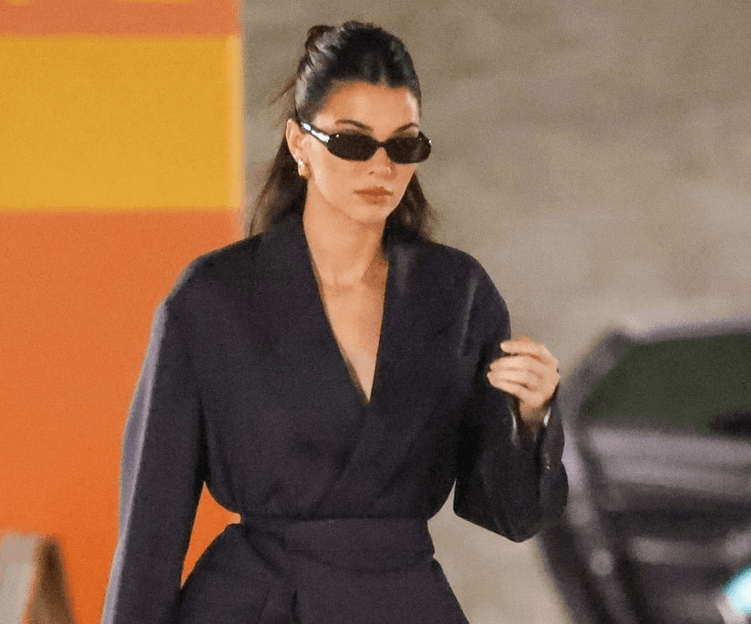 Kendall Jenner plot stil për një takim në Beverly Hills