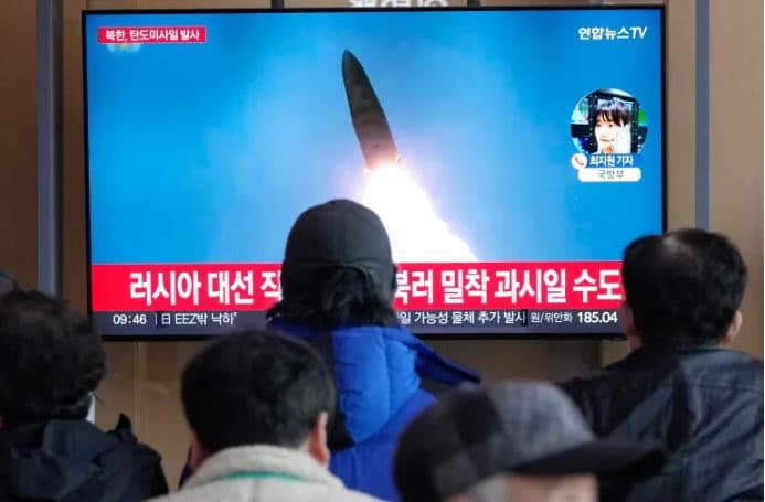 Koreja e Veriut lëshon raketa balistike gjersa Blinken viziton Seulin