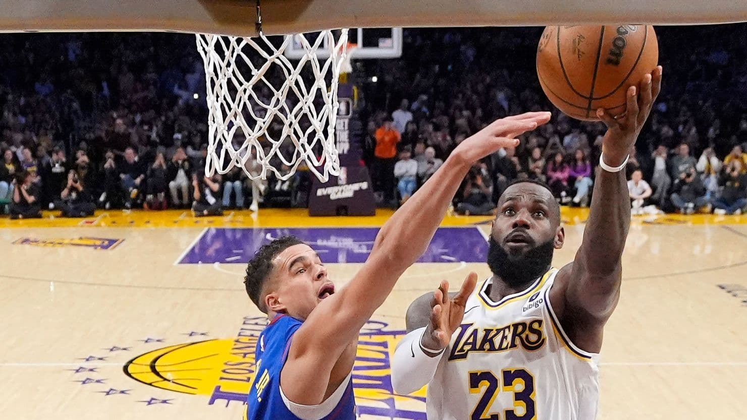 LeBron James bëhet lojtari i parë i NBA-së që arrin 40 mijë pikë