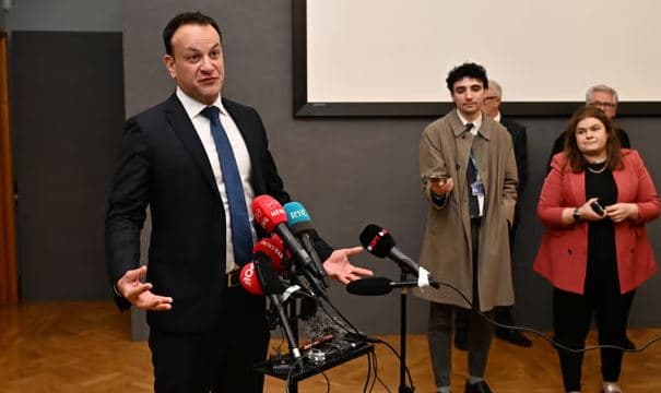 Varadkar pranon humbjen ndaj përpjekjes për të modernizuar kushtetutën e Irlandës