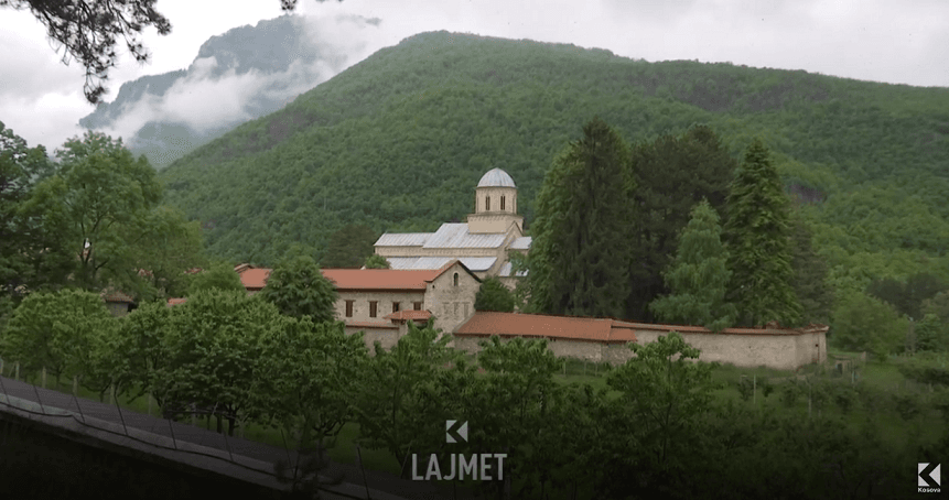 Vendimi për Manastirin e Deçanit: Cili “trim” ia jep kishës tokën e Deçanit? (VIDEO)