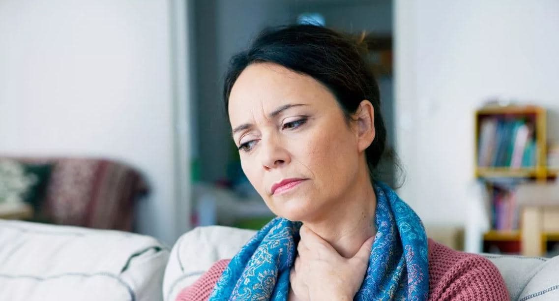 Ekspertja e sëmundjeve e tregon një hak të çuditshëm për trajtimin e dhimbjeve të fytit