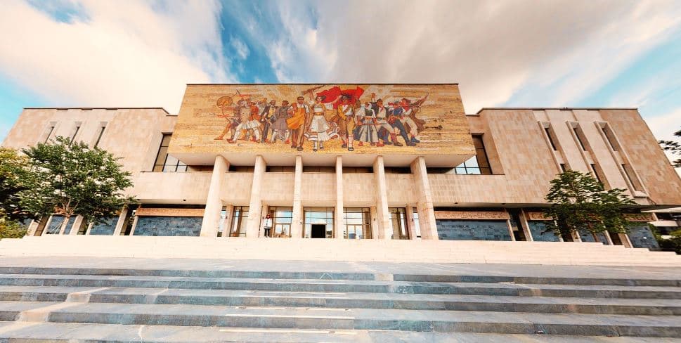 Turistët që paguan për vizitë në Muzeun Historik Kombëtar, do të kompensohen  