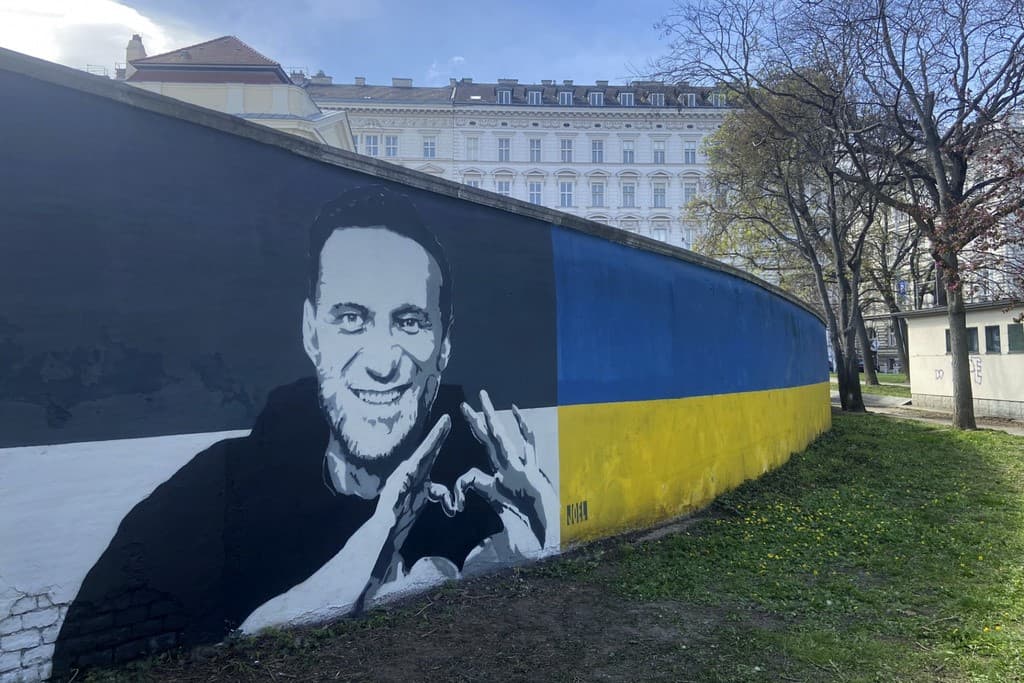 Navalny shfaqet në murale në Vjenë (FOTO)